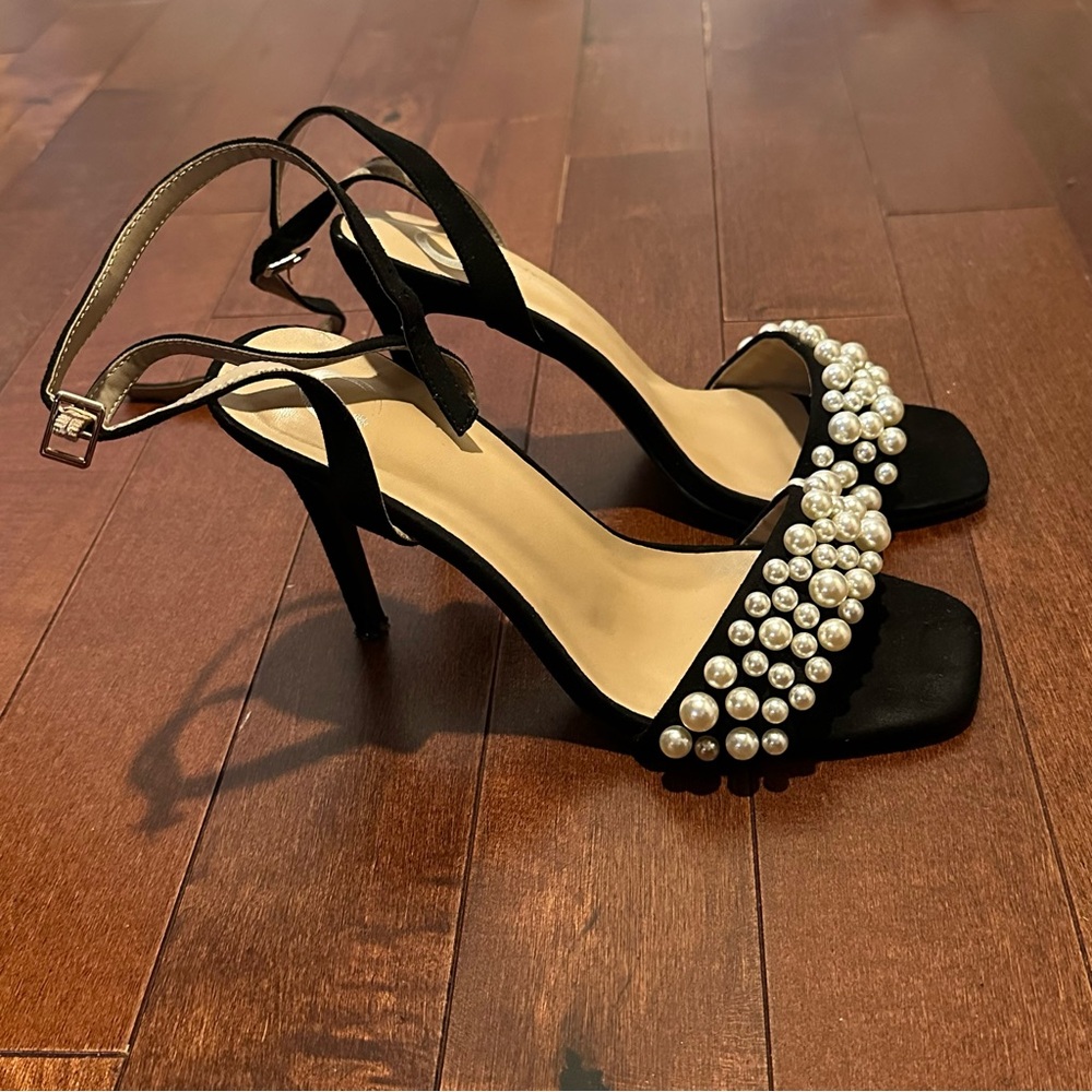 Journee Collection Pearl Black Heels - Picture 3 of 8